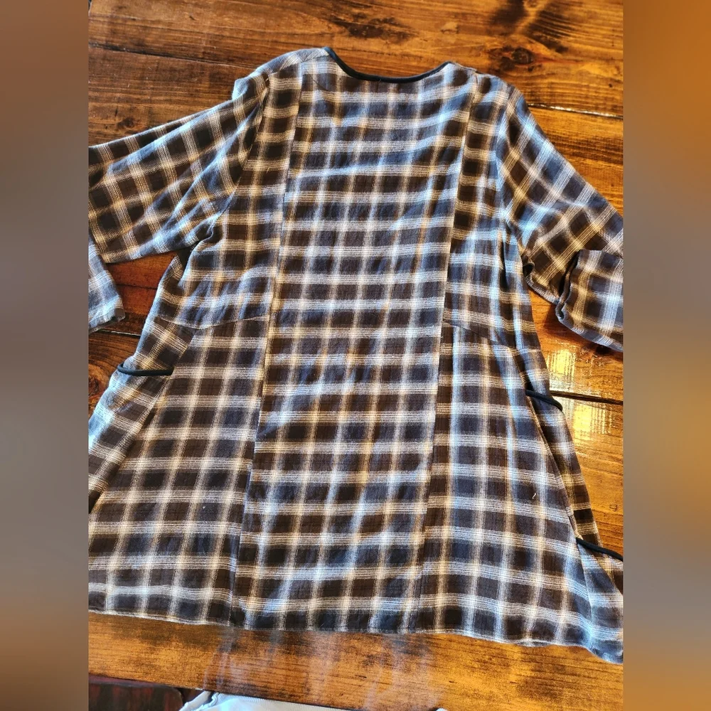 TULIP Brand Tunic.  SIZE XL   Black and White Flannel trimmed with Black Velvet - Picture 3 of 7